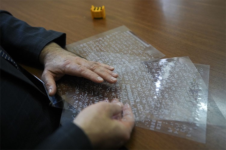 Görme engelliler "Braille alfabesi"nin yaygınlaşmasını istiyor