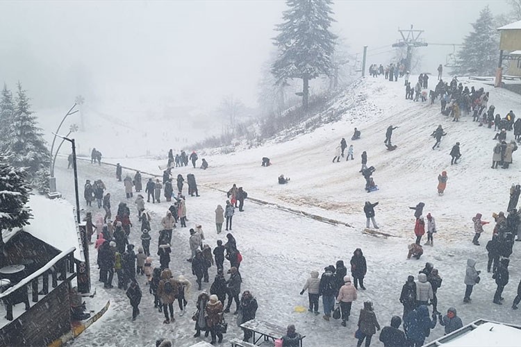 Kocaeli'nin yüksek kesimlerinde kar yağdı