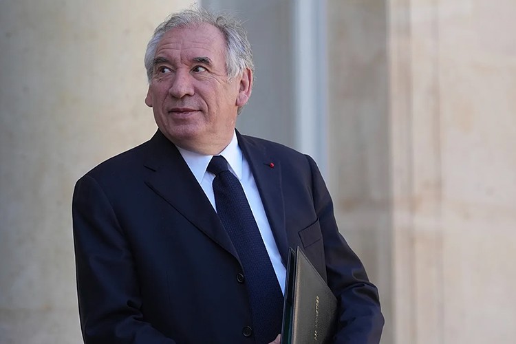 Bayrou hükümetinin düşüşü ülkede kredi notu baskısı yaratıyor