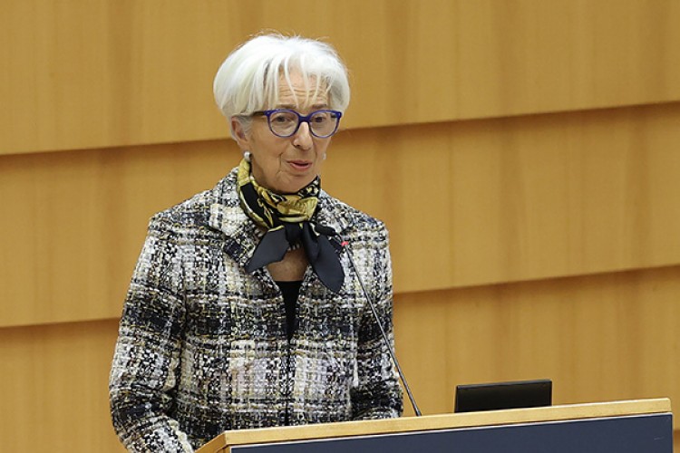 AB ekonomisi ivme kaybediyor