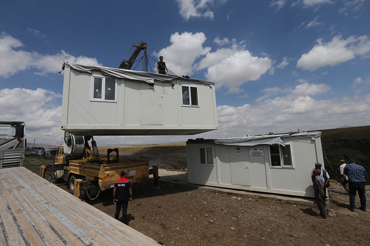 Konteynerler Kars'ta çobanlar için yaşam alanı oluyor