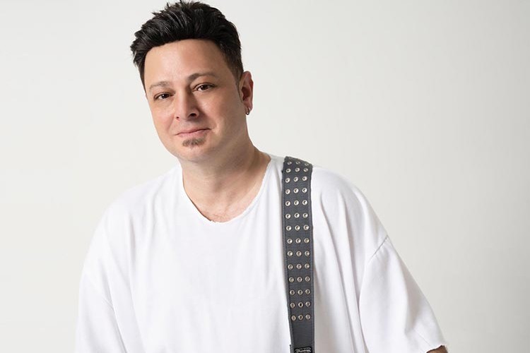 Eren Çıralar' dan sevilen şarkısı Züleyha 'ya akustik yorum