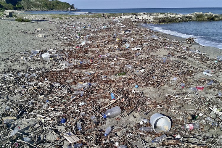 Karadeniz'deki çöp varlığı ve çevresel etkileri inceleniyor