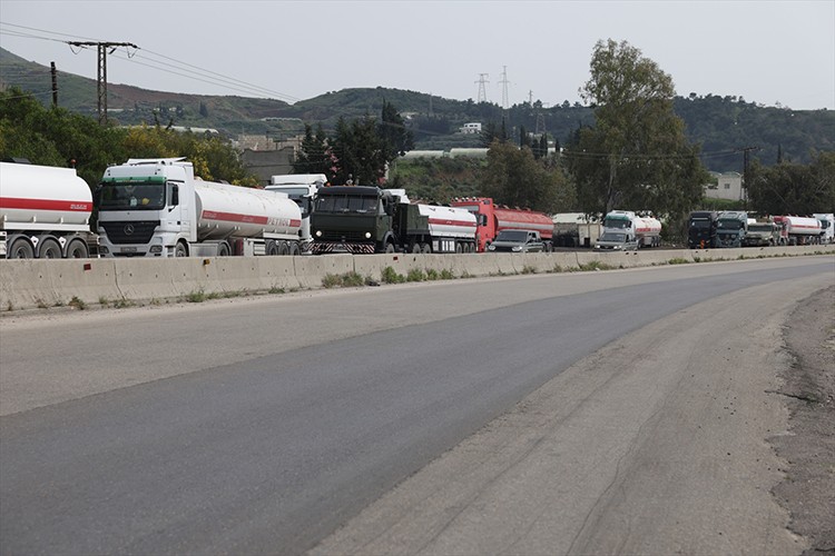 Suriye, Irak'tan gelen akaryakıtın sevkiyatına başladı