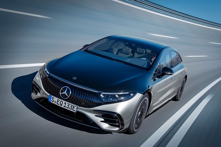 Elektriklide menzil rekoru Mercedes'in