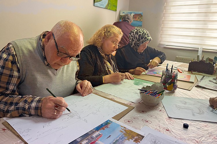 Ulu çınarların sınıf arkadaşlığı evliliğe dönüştü