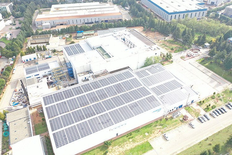 İki fabrikasına da güneş enerji sistemi kurdu