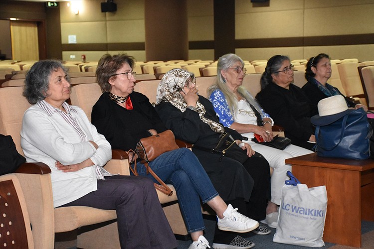 60 yaşından sonra "üniversiteli" oldular