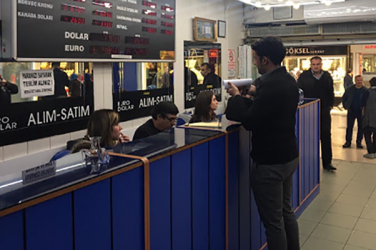 Dolar 8.70'ten işlem görüyor