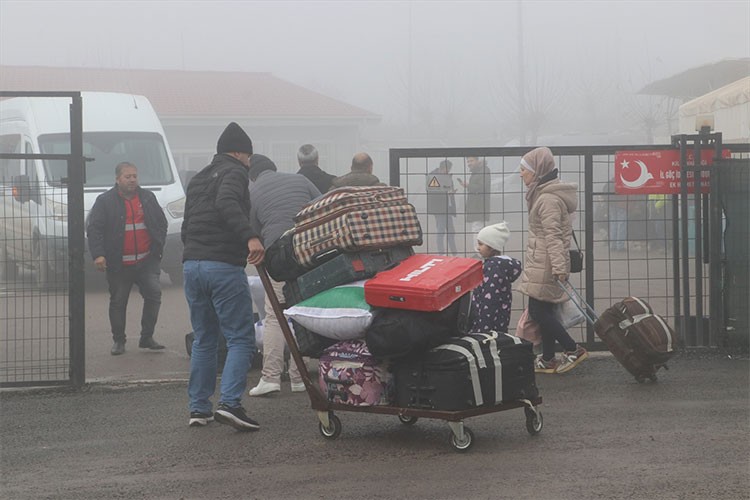 Suriyelilerin Kilis'ten ülkelerine dönüşü sürüyor
