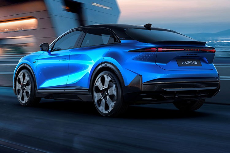 Alpıne'in sportif fastback modelinin dünya lansmanı gerçekleşti