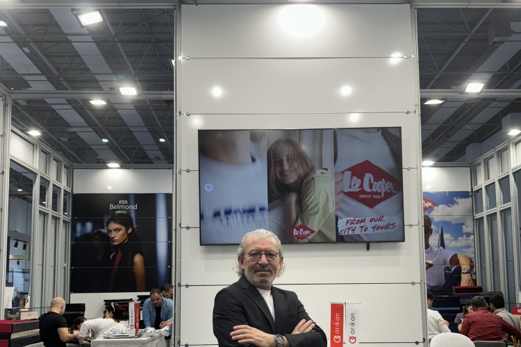 GÖZLÜK TRENDLERİNE YÖN VEREN TASARIMLARIYLA ADINDAN SÖZ ETTİRDİ