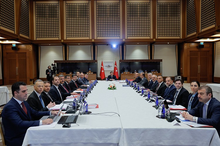 "Hedefimiz, enflasyonu tek haneli seviyeye düşürmek"