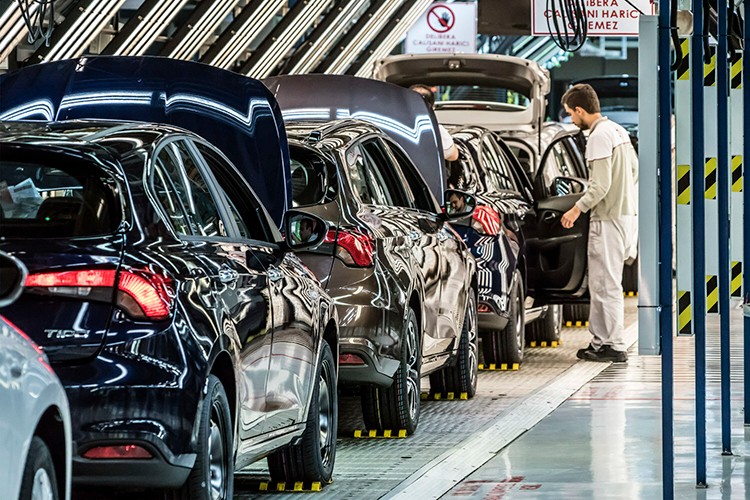 Üretimi 4 Mayıs'a erteledi