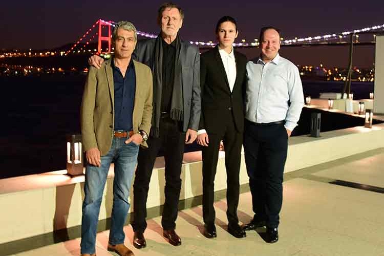 Depremzedeler için buluştular