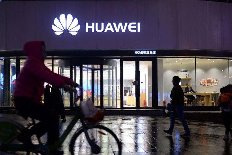Huewei kararı ertelendi