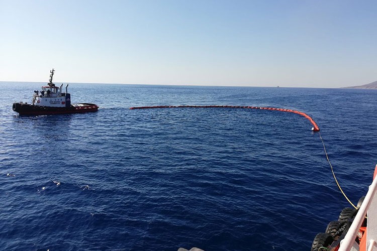 Akdeniz'de petrol kirliliğine karşı 20 bin kilometrekare alan tarandı