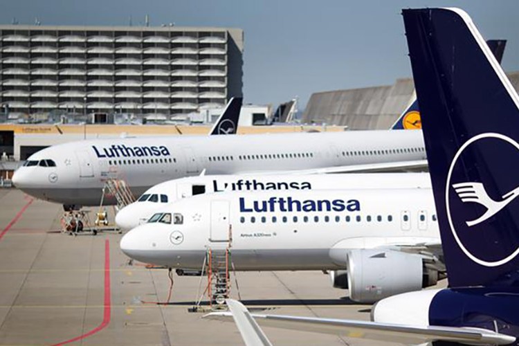 Lufthansa, Rusya'ya uçuşları askıya aldı