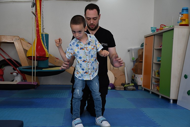 Fizik tedaviyle ilk adımını 7 yaşında attı