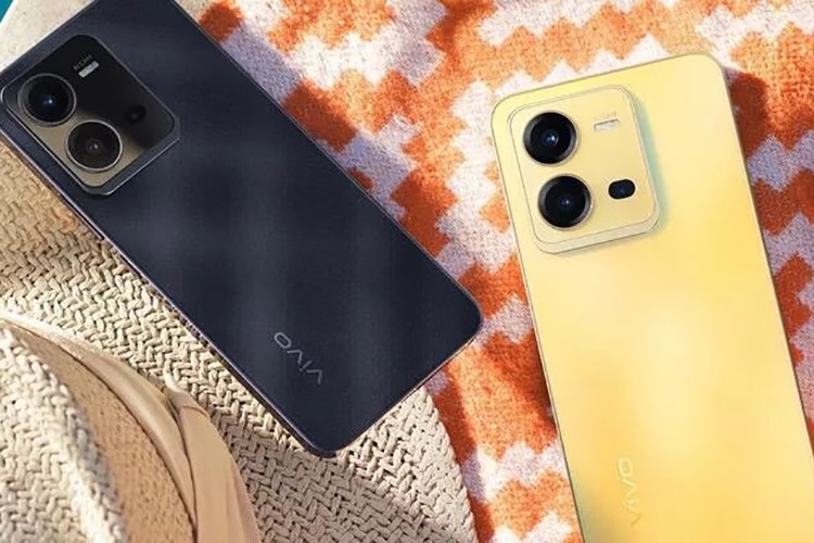 Işıkta rengi değişen telefon