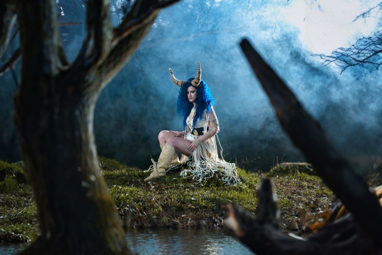 Leyan Seyan'ın kadının gücünü haykıran ilk single'i "Bluetiful"un klibi yayında!