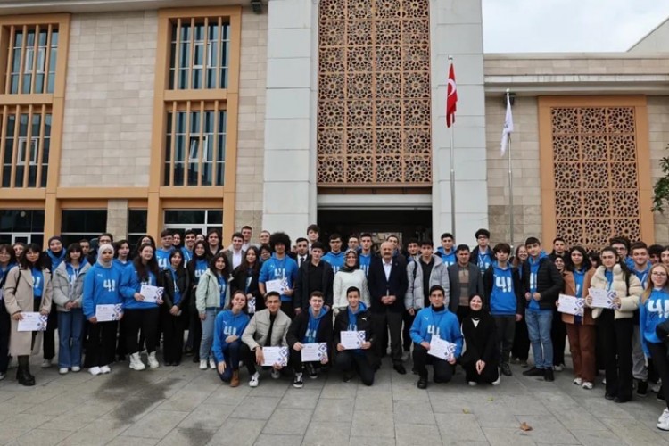 41 GENÇ'TE KATILIMCI GENÇLERE SERTİFİKALAR BAŞKAN BÜYÜKGÖZ'DEN