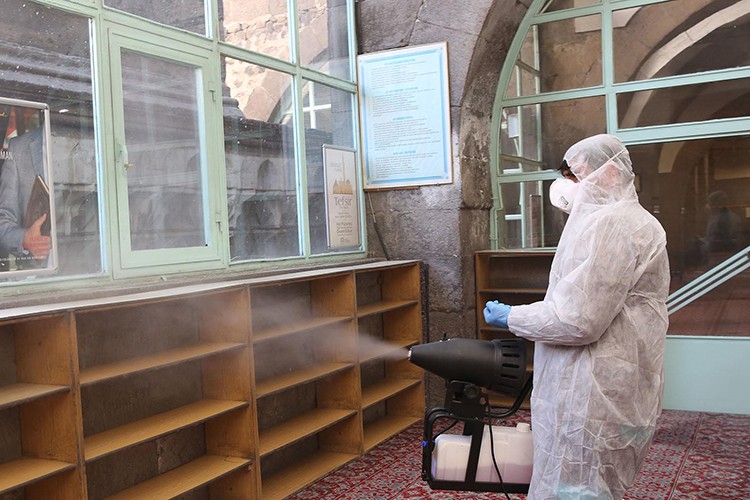 Cami ve sosyal tesisler dezenfekte edildi