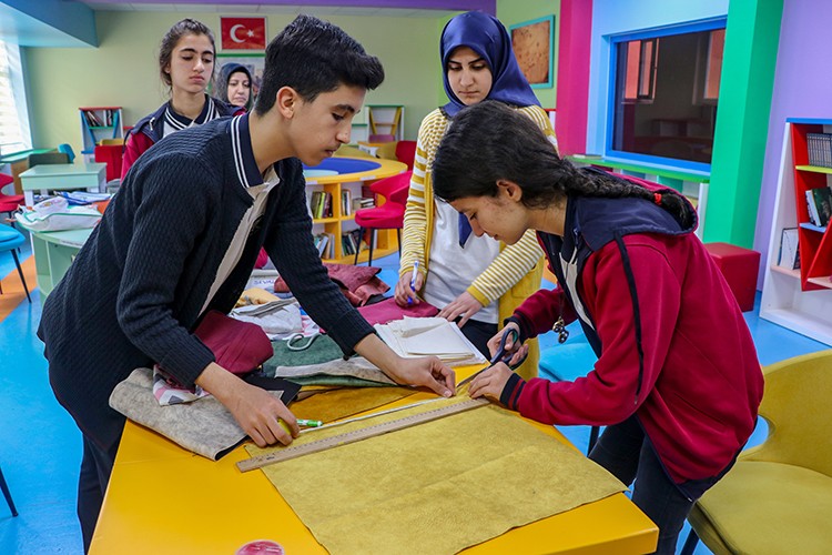 Lisede şirket kurdular