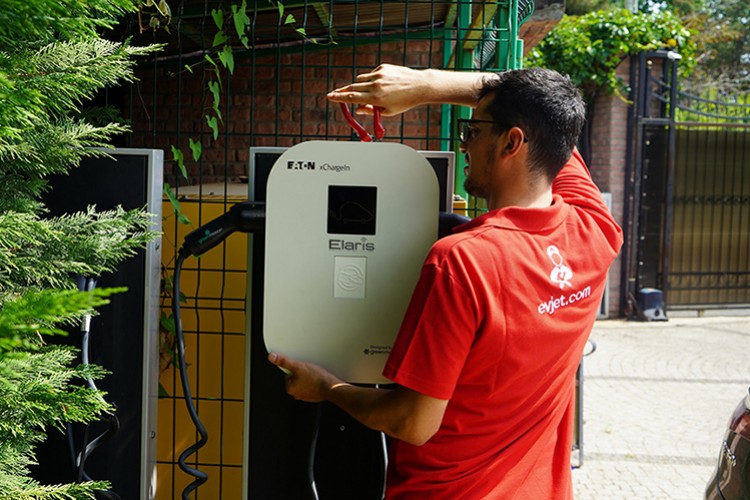 İstanbul'da 1 Günde Elektrikli Araç Şarj İstasyonu Sahibi Olun