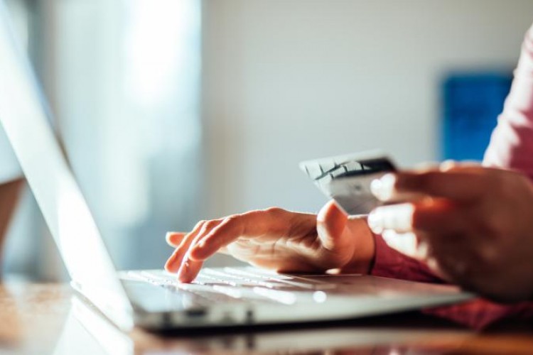 Sosyal medyadan alışveriş yapanlar yakın çevresinden etkileniyor