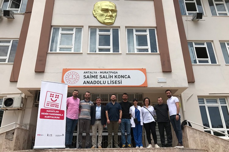 Antalya'da bine yakın genç temel yaşam desteği eğitimi aldı