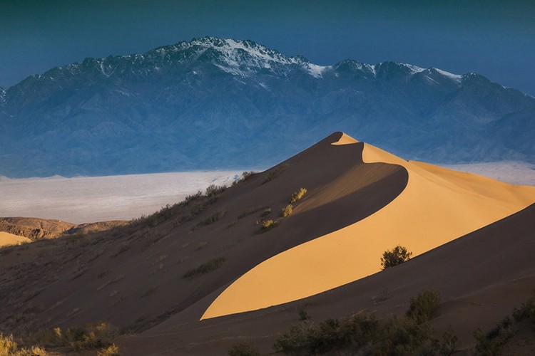 Alatau Dağların eteğinde Almatı
