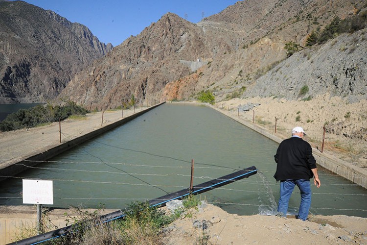Köylülerin sulama sıkıntısı güneş panelli sistemle sona erdi