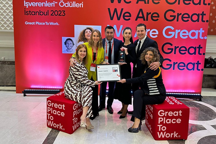 Verenler kategorisine seçilerek ödül almaya layık görüldü