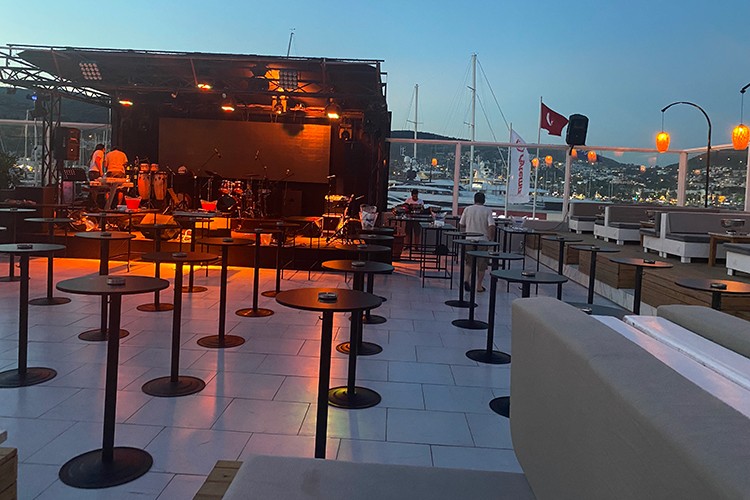 12 ay canlı müzik keyfi