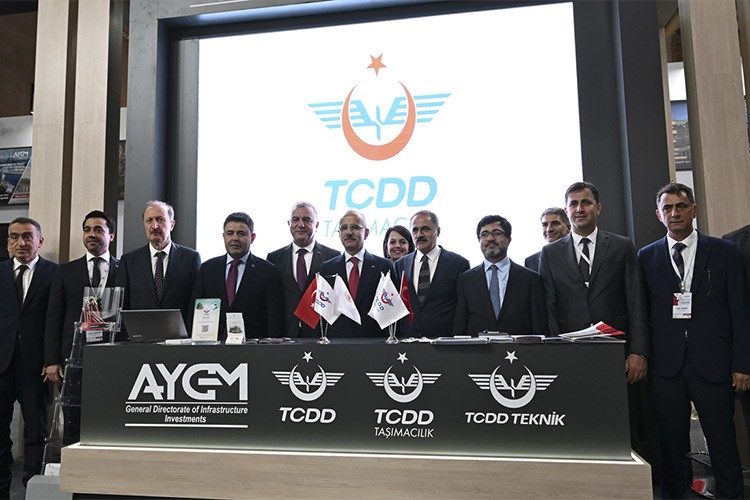 "Ülkemizin her tarafına hızlı treni yaymak istiyoruz"