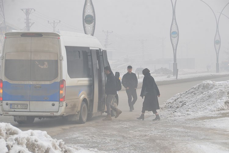 Muş ve Hakkari'de 5 yerleşim yerine ulaşım sağlanamıyor