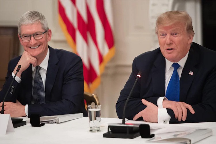 Trump, Apple CEO'su Cook ile görüştü
