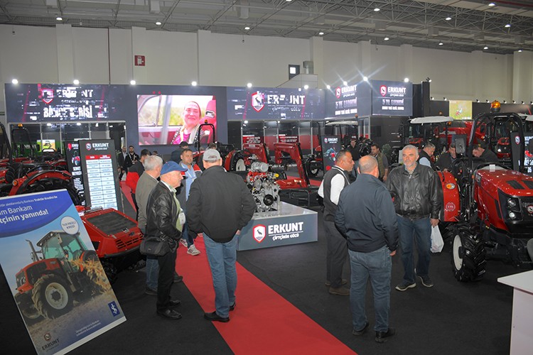 Erkunt Traktör Egeli çiftçilere yeniden