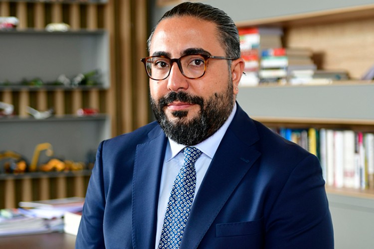 İşte ve toplumda kadın gücünü destekliyor