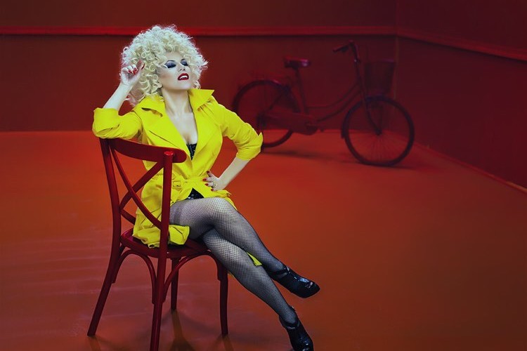 BİR DÖNDÜ PİR DÖNDÜ