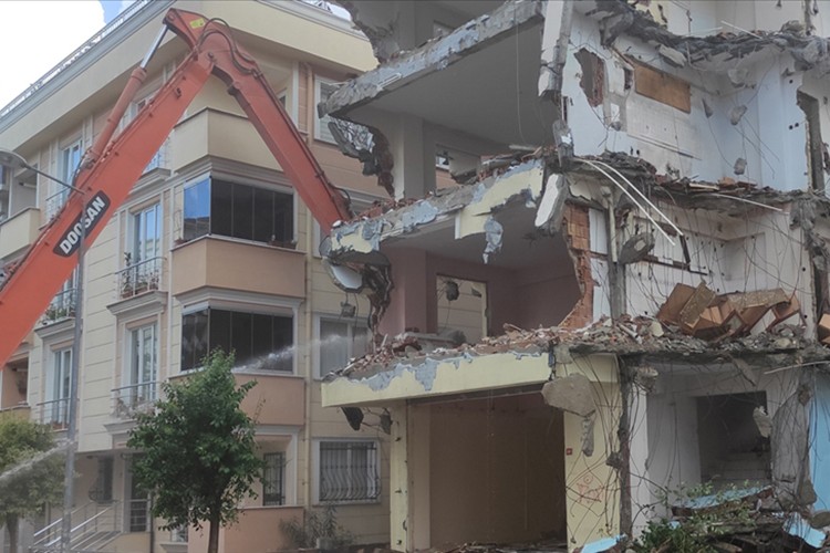 Binaların Yıkılması Hakkında Yönetmelik 1 Temmuz'da Yürürlüğe Girecek