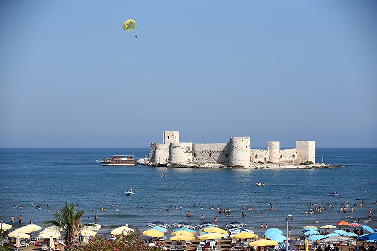 Kızkalesi'ndeki tesisler bayram tatili dolayısıyla doldu
