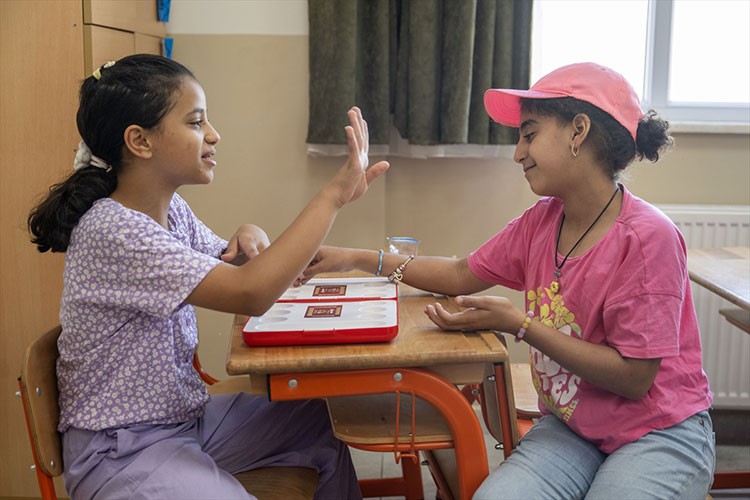 Türkiye'deki Filistinli çocuklar Gazze'ye dönme hayali kuruyor