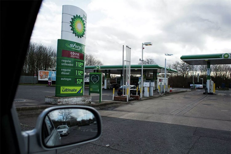 İngiltere'de akaryakıt fiyatları yine rekor seviyede