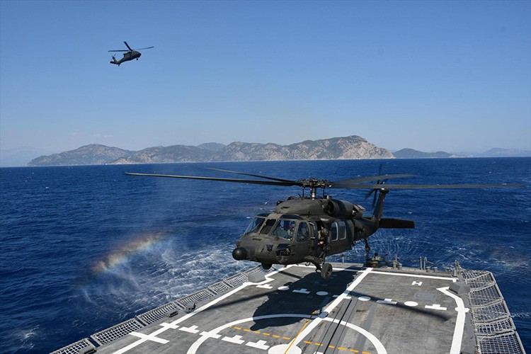 TCG Gelibolu'dan Aksaz açıklarında eğitim