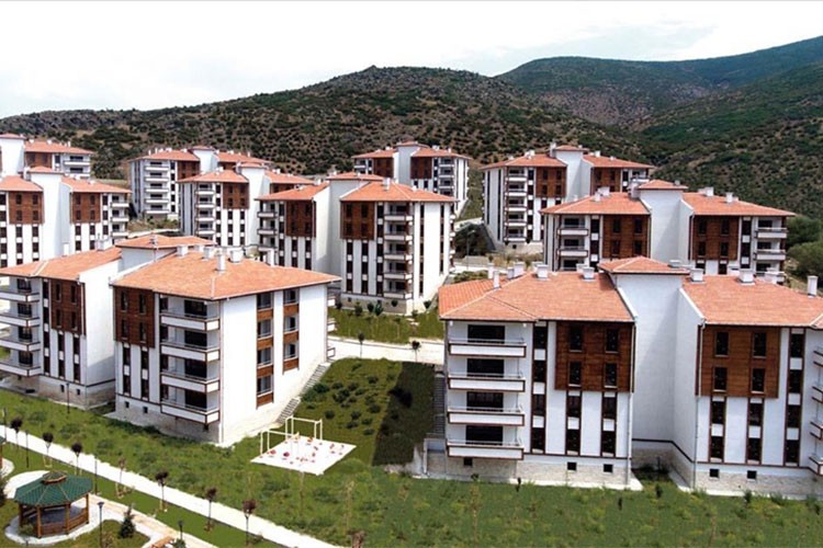 TOKİ, 2024'te 70 binden fazla konutu hak sahiplerine teslim etti