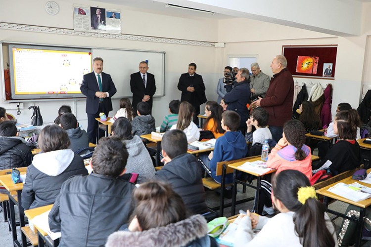 Başarılı sporcuları kutladı