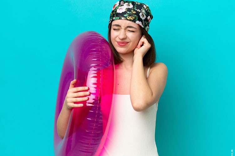 Yaz tatilinin gizli tehlikesi: Yüzücü kulağı