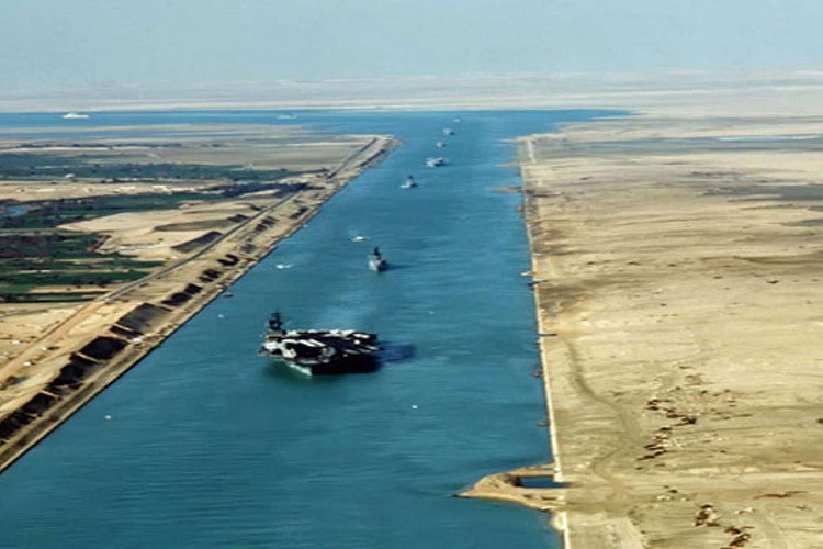 Süveyş Kanalı'nın yıllık geliri 9,4 milyar dolara ulaştı